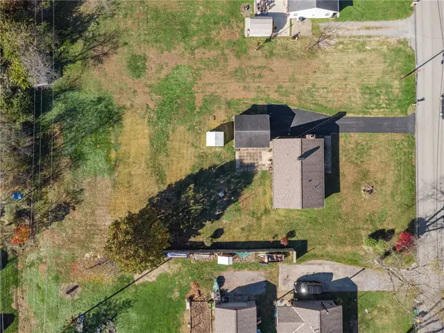 2584 Hampton Avenue gallery image 23