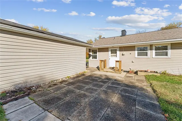 2584 Hampton Avenue gallery image 25