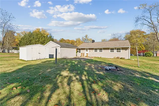 2584 Hampton Avenue gallery image 28