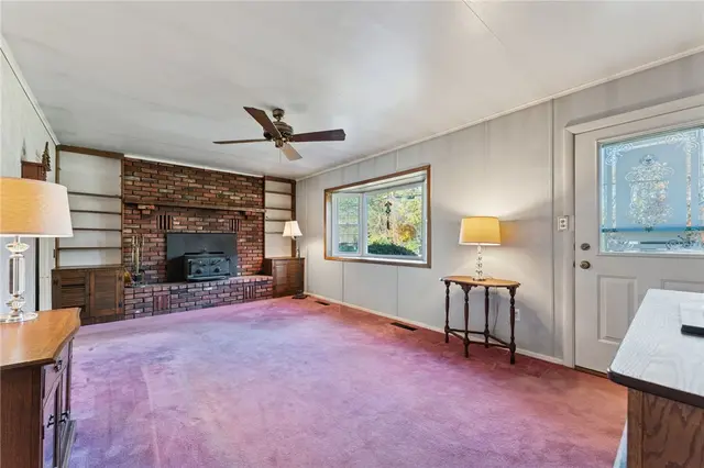 2584 Hampton Avenue gallery image 30