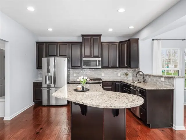 260 Buckingham Dr gallery image 9