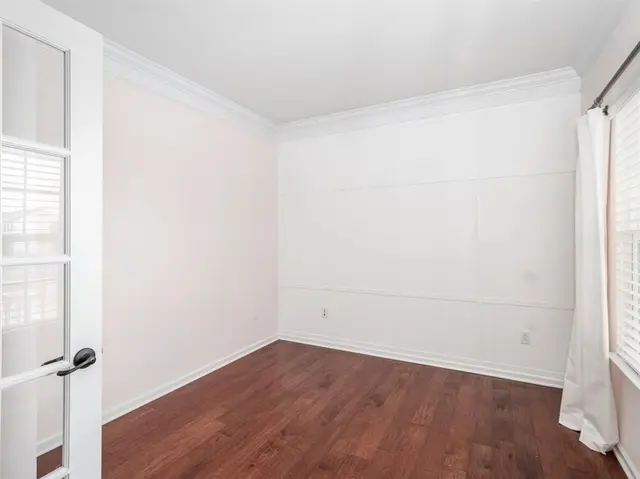 260 Buckingham Dr gallery image 11