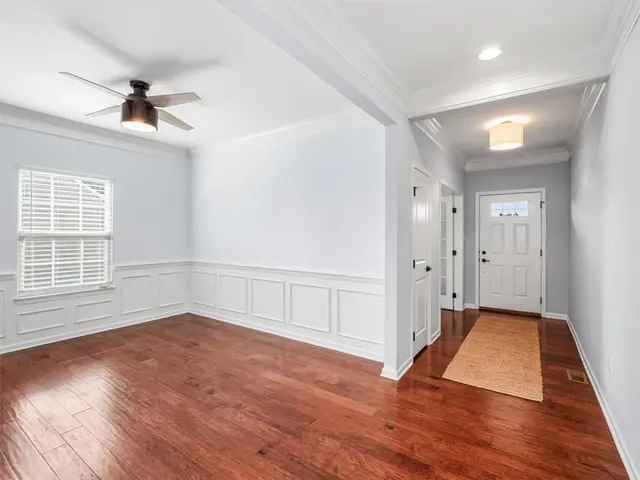 260 Buckingham Dr gallery image 12