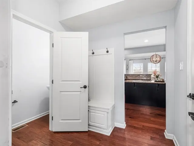 260 Buckingham Dr gallery image 14
