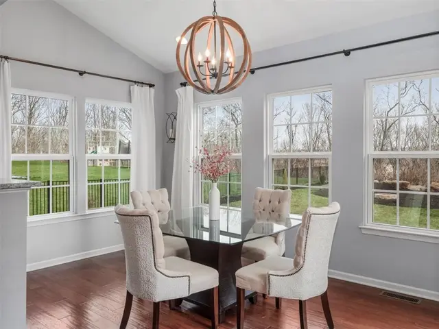 260 Buckingham Dr gallery image 15