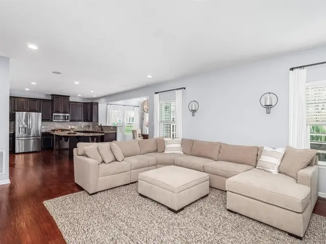 260 Buckingham Dr gallery image 19