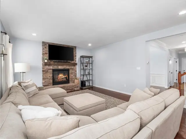 260 Buckingham Dr gallery image 20