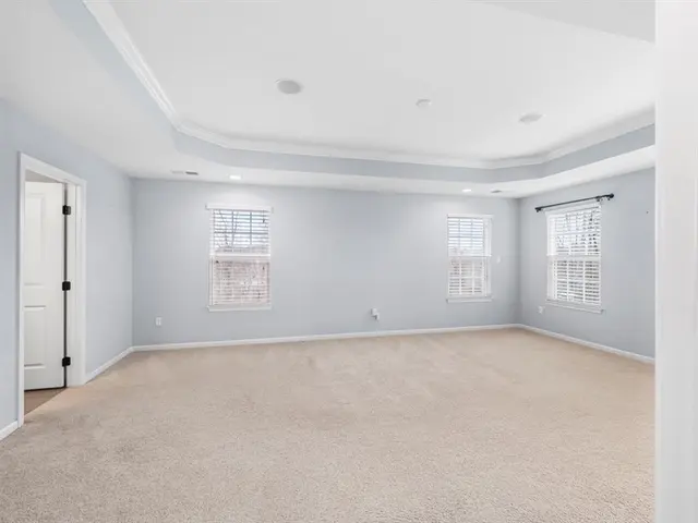 260 Buckingham Dr gallery image 21