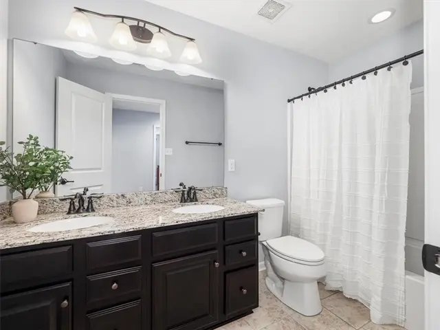 260 Buckingham Dr gallery image 23