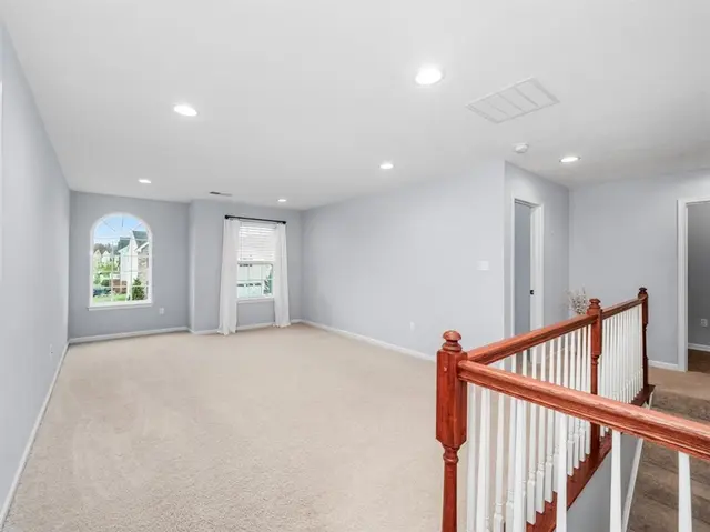 260 Buckingham Dr gallery image 25