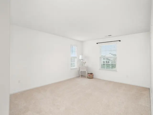 260 Buckingham Dr gallery image 27