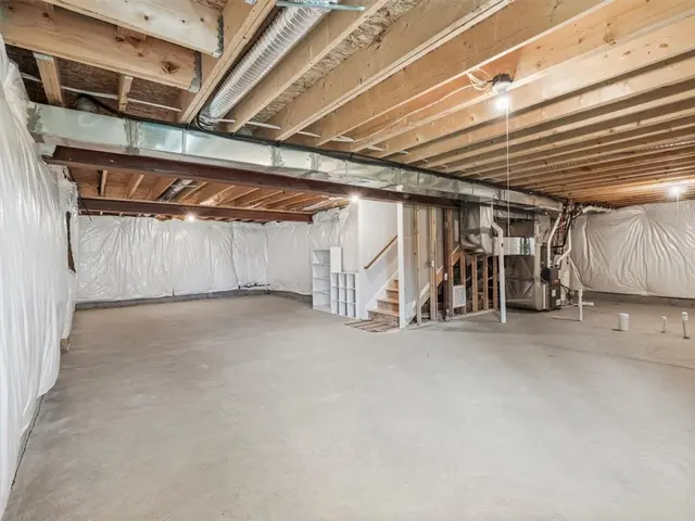 260 Buckingham Dr gallery image 29