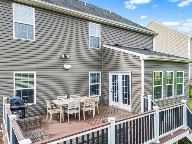 260 Buckingham Dr gallery image 31