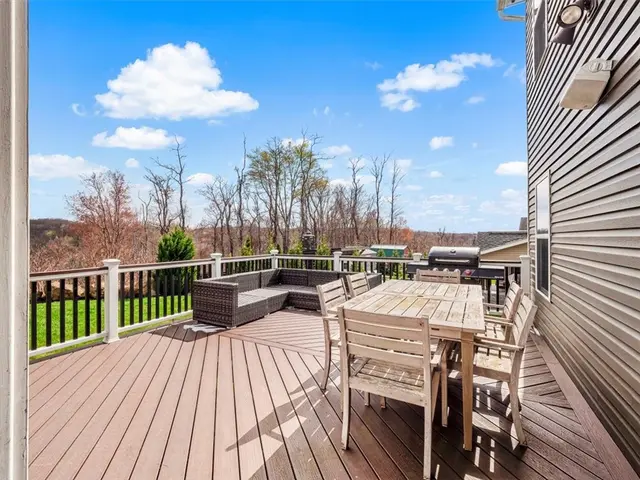 260 Buckingham Dr gallery image 32