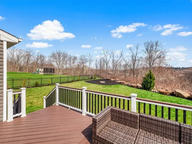 260 Buckingham Dr gallery image 33