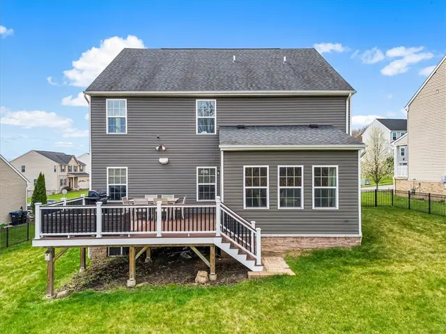 260 Buckingham Dr gallery image 34