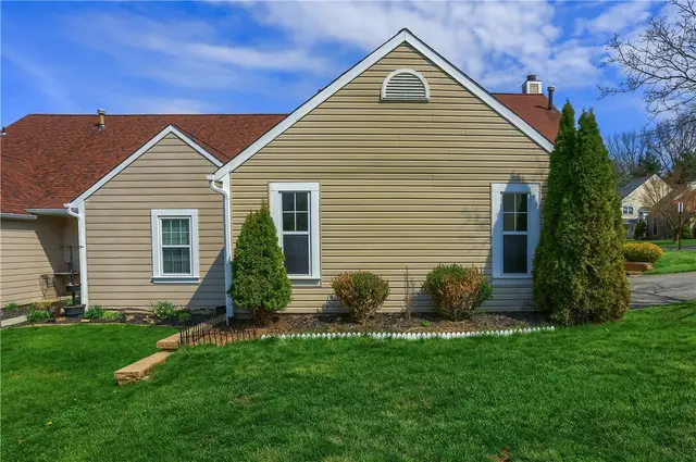 2602 Hunters Point Ct N gallery image 2