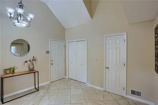 2602 Hunters Point Ct N gallery image 5