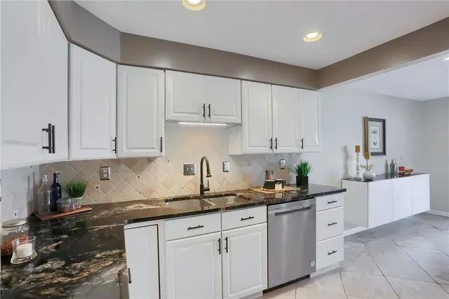 2602 Hunters Point Ct N gallery image 12