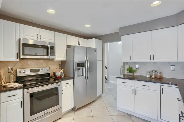 2602 Hunters Point Ct N gallery image 14