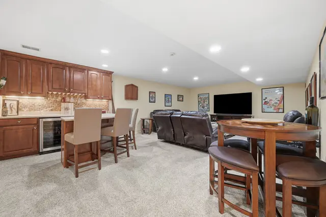 2608 Carriage House Drive gallery image 7