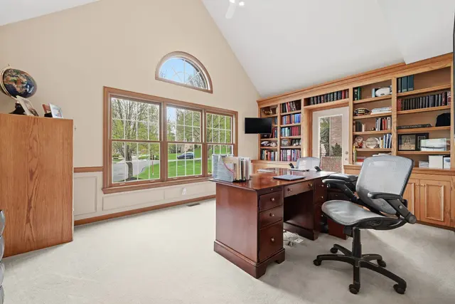 2608 Carriage House Drive gallery image 8