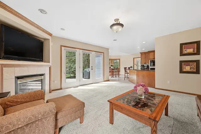 2608 Carriage House Drive gallery image 9