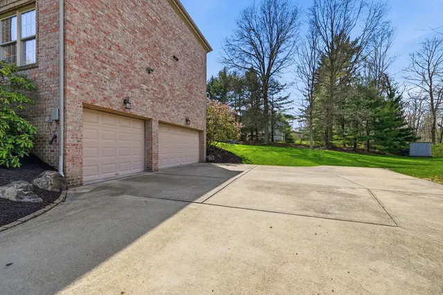 2608 Carriage House Drive gallery image 11