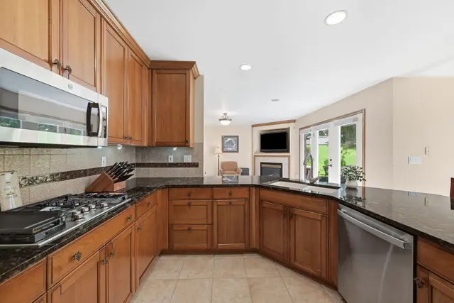 2608 Carriage House Drive gallery image 12