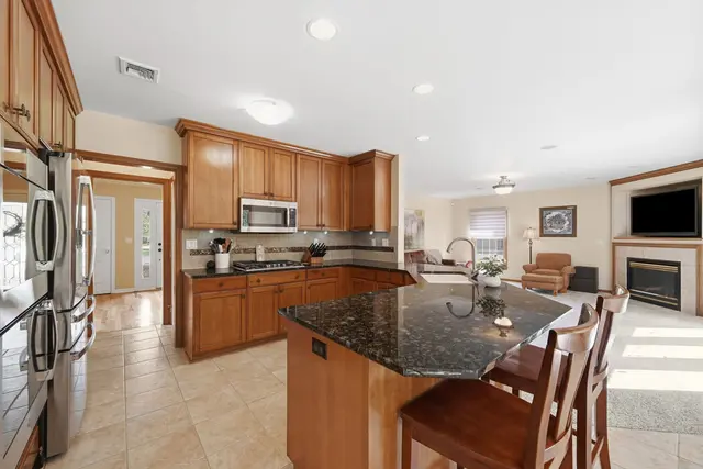 2608 Carriage House Drive gallery image 20