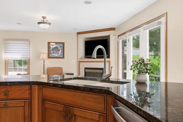 2608 Carriage House Drive gallery image 23
