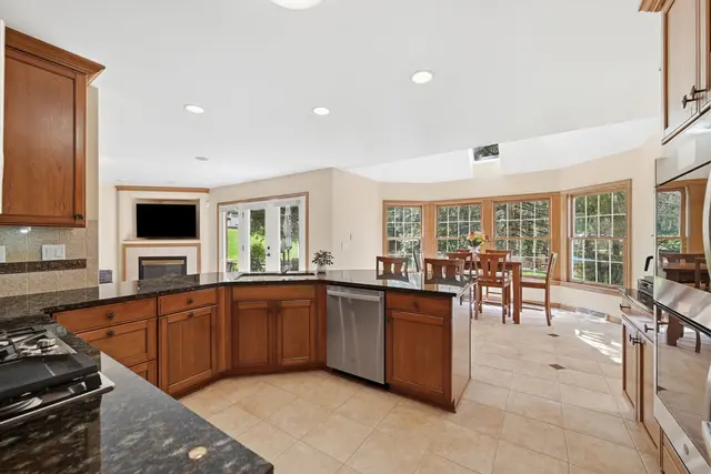 2608 Carriage House Drive gallery image 26