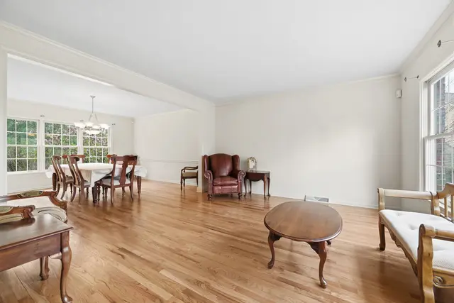 2608 Carriage House Drive gallery image 30