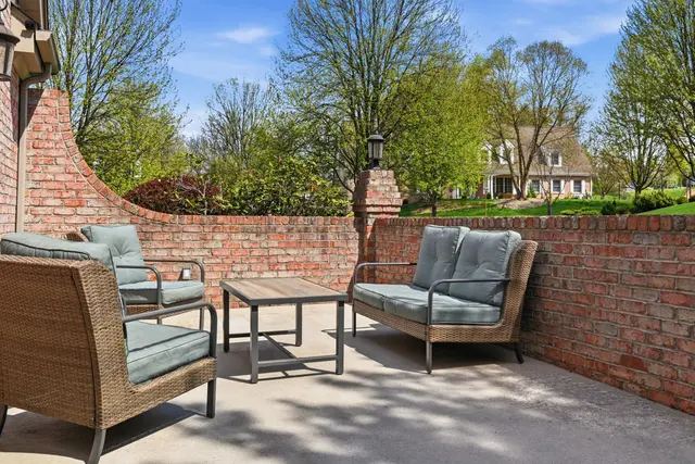 2608 Carriage House Drive gallery image 31