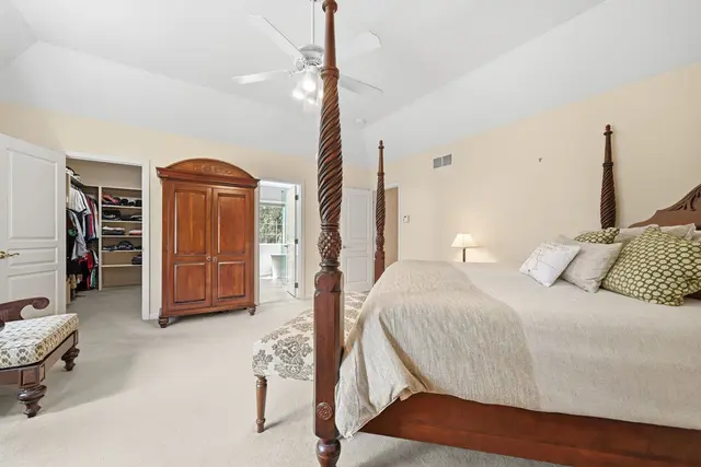 2608 Carriage House Drive gallery image 32