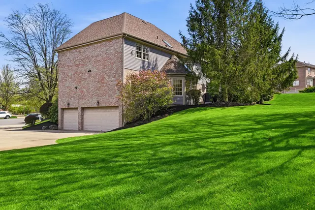 2608 Carriage House Drive gallery image 42