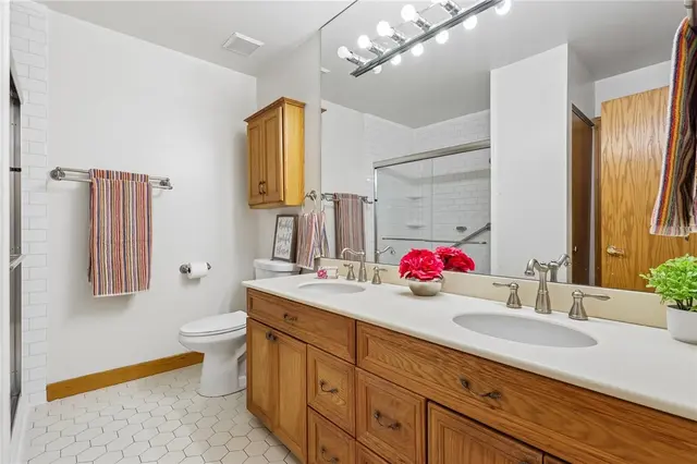 2621 Hunters Point Dr gallery image 39