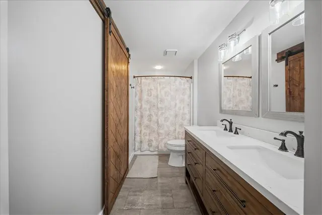 2631 Hunters Point Dr gallery image 6