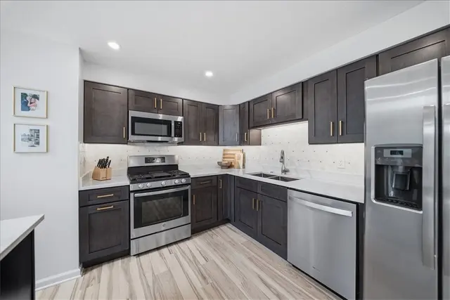 2631 Hunters Point Dr gallery image 15