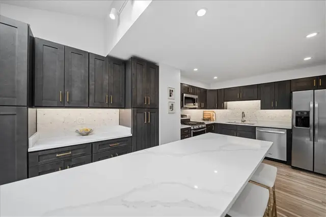 2631 Hunters Point Dr gallery image 24