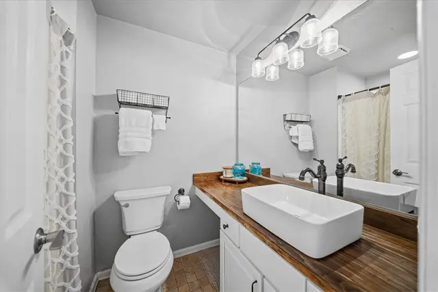 2631 Hunters Point Dr gallery image 38
