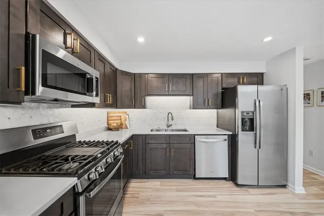2631 Hunters Point Dr gallery image 39