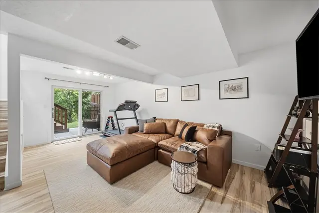2631 Hunters Point Dr gallery image 40
