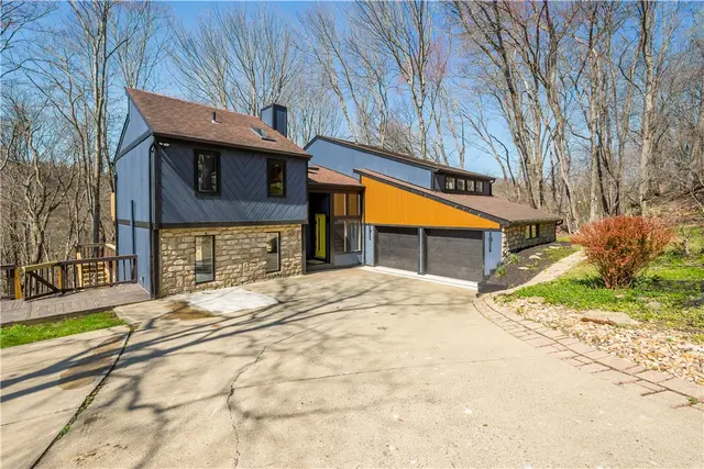 2635 Woodmont Ln gallery image 2