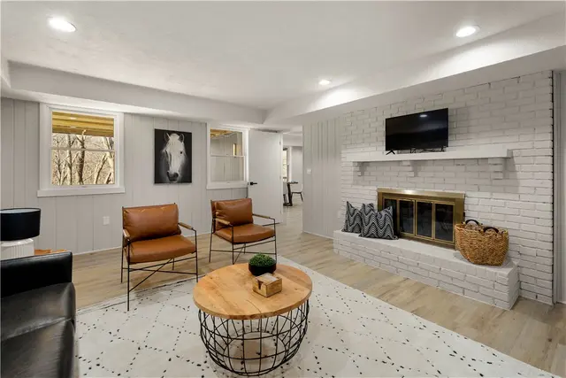 2635 Woodmont Ln gallery image 8