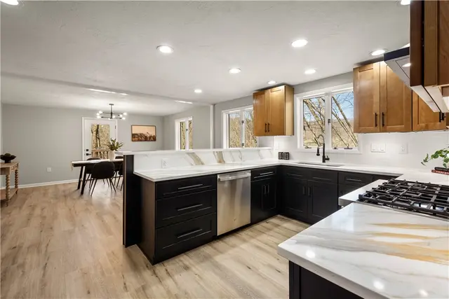 2635 Woodmont Ln gallery image 43