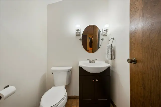 2638 Woodmont Ln gallery image 5