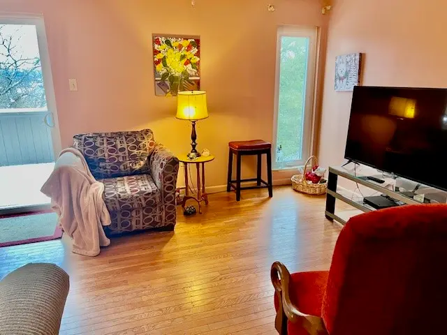 264 Elm Ct gallery image 5