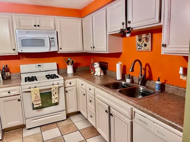 264 Elm Ct gallery image 6
