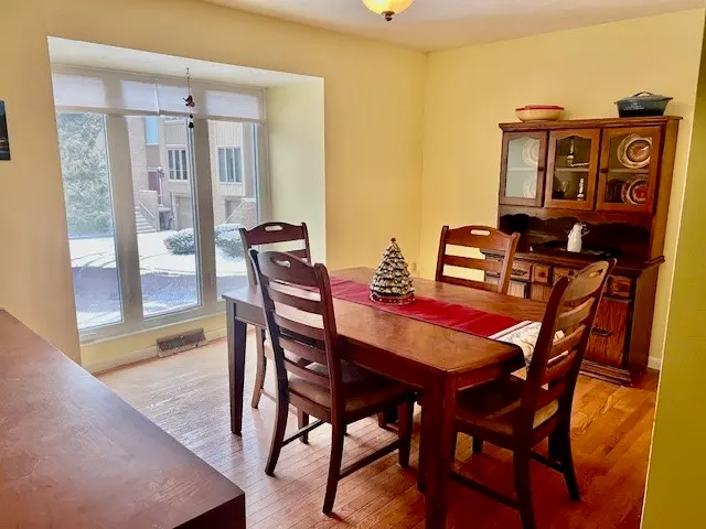 264 Elm Ct gallery image 9